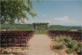 Adventurous Wedding Venues In Northeast Tennessee Perfect For Outdoors Loving Couples Katy Sergent Tennessee Wedding Engagement Branding Photographer Outdoor Wedding Venues Outdoor Wedding Wedding Venues