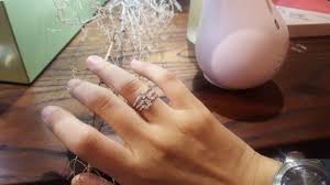 Di pihak pria, pemberian cincin ini jadi apakah sekarang kamu sudah tahu perbedaan antara cincin kawin dan cincin tunangan? Ternyata Letak Cincin Di Jari Punya Makna Kalian Sudah Benar Pakai Cincin Suara Sumsel
