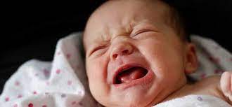 bebeginiz geceleri sik sik aglayarak uyaniyor mu