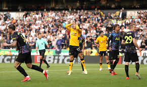 Wolves put lage's teachings into practice from the first minute, allowing the visitors no time on the ball as they swarmed over them deep in tottenham territory. Qsaqy79enh3itm