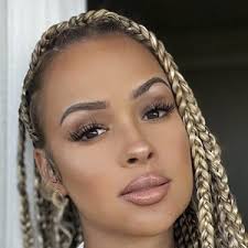 Rebecca Vieira's Instagram, Twitter & Facebook