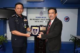 Secretariat railway station is situated 3 km south of kota kinabalu traffic police station. Kunjungan Kerja Konjen Ri Kota Kinabalu Kepada Ketua Polis Daerah Kota Kinabalu