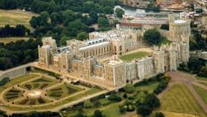 It is open to visitors throughout the year. Chateau De Windsor Londres Histoire Photos Et Presentation