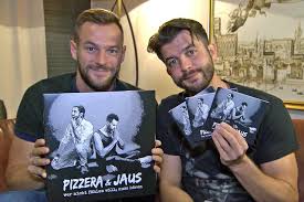 Zehntausende fans am red bull ring und 100.000 zuseherinnen beim donauinselfest. Pizzera Jaus Impfen Mit Austropop Wien Orf At