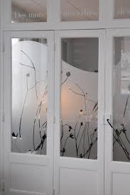 Decoration De Vitres Interieures Pour Les Bureaux D Une Maison D Edition Vitre Deco Vitre Stickers Vitres
