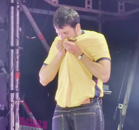 Sebastián Yatra🇨🇴🎤 encendió la furia de la afición mexicana🇲🇽 al  apoyar a Ecuador🇪🇨 en plena antesala del Mundial 2026. La comunidad  digital reaccionó con fuerte rechazo y demandas de cancelación tras su