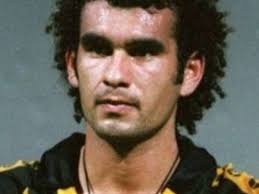 Conmoción: murió el exfutbolista Robert Lima tras un infarto fulminante en  pleno partido