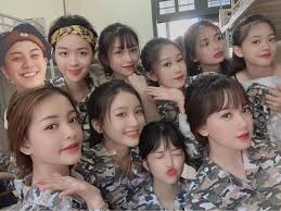 Tâm sự với ione, bảo hân thú nhận, cô chưa từng đoán xem vai diễn của mình có hot hay không trước ngày phim lên. Báº£o Han Vá» Nha Ä'i Con Lá»™ áº£nh Báº¡n Cung Lá»›p Toan La Má»¹ Nhan