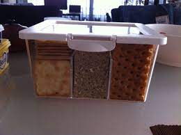 doos gekocht bij ikea en in gebruik voor 3 soorten crackers heel handig al je favoriete crackers bij elkaar in 1 doos ikea handig doos