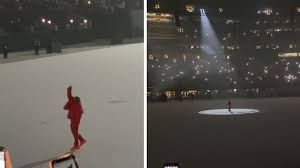Mengutip page six, jumat (18/6/2021), kim dan kanye memutuskan berpisah pada januari 2021. Kanye West Living In Mercedes Benz Stadium To Finish Donda