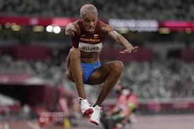 La diosa yulimar rojas gana el triple salto tras la batalla del caribe. 9kmvg Hlwazdnm