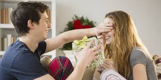 It doesn't matter how long you've been in the relationship—the pressure to give your girlfriend a unique gift she'll actually use is very real. Top 10 Gift Ideas To Present Your Girlfriend For The New Year