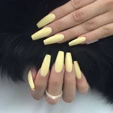 Bright yellow acrylic nails with fun daisy print. For Xo Less Beautytipsfornails Acrylic Nails Yellow Yellow Nails Fake Nails