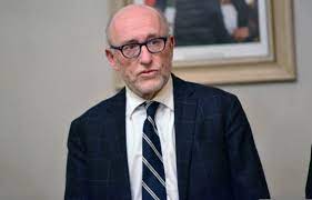 Quel beau pays où comme nordahl lelandais tu peux tuer 3 ou 4 types, violer des gamines sur plusieurs années et débarquer en bermuda dans un mariage pour continuer tes saloperies. Nordahl Lelandais Ses Avocats Font Annuler La Parution D Un Livre A Charge