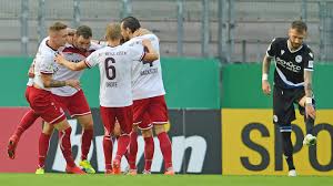Javi garcia (sevilla) gegen kevin freiberger (rwe) michael gohl / funke foto services. News Dfb Deutscher Fussball Bund E V