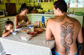 La Renaissance Du Tatouage Polynesien Suliane Favennec
