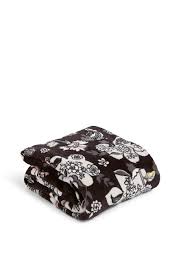 An oversized printed detail brings brilliant color to your bed, sofa, or love seat. Vera Bradley Vera Bradley Plush Throw Blanket Walmart Com Walmart Com
