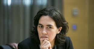 Chief of £700m trust with 'outstanding' leadership to leave UK