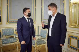 May 28, 2021 · fellow greens leader robert habeck meanwhile caused a storm when he suggested during a trip to eastern ukraine that the country should be allowed to buy defensive weapons from the west. Volodymyr Zelenskyy Met With The Co Chairman Of The German Party Alliance 90 The Greens Official Website Of The President Of Ukraine