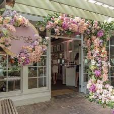 Pin By Katia Iltis On Beauty Salon Decor Flower Shop Design Flower Shop Floral Shop