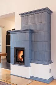 Taubenblauer Kachelofen Von Brunner In 2020 Kacheln Kachelofen Ofen Wohnzimmer