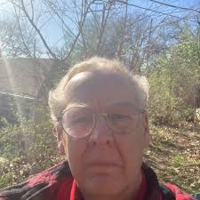 Est-ce que je devrais me sentir mal à propos de ma poitrine plate ? Je suis  petit A🥺