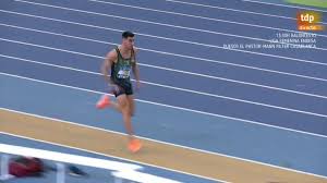 El triple salto o salto triple es una prueba que consiste en una secuencia de pasos de manera horizontal que hará el deportista para llegar a la distancia máxima. Torrijos Bate El Record De Espana De Triple Salto Con 17 18