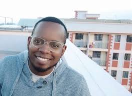 Andrew Maina's Instagram, Twitter & Facebook