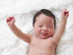 Bolehkah kita bantu cepatkan mereka duduk sendiri? Begini Penglihatan Bayi Anda Sejak Lahir Hingga 1 Tahun Menakjubkan