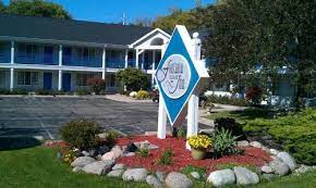 Отель fontana village inn расположен в сша по адресу: Fontana Village Inn Lake Geneva Updated 2021 Prices