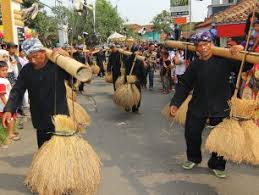 Semoga contoh artikel tentang kesehatan diatas dapat menjawab pencarian sahabat semua, sekaligus membantu sahabat dalam menyelesaikan tugas. Angklung Warisan Budaya Sunda Kebanggaan Indonesia Indonesia Kaya