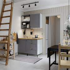 Skurup är ett typiskt stationssamhälle strax sydost om malmö som vuxit fram vid järnvägen mellan malmö och ystad under industrialismens barndom. Skurup Deckenschiene 3 Spots Schwarz Ikea Osterreich