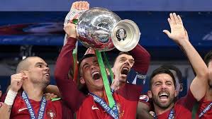 2016 portugal home and away kits are available beginning march 24 on the nike football app and at nike.com and select retailers stores. Ruckblick Auf Die Em 2016 Portugal Ist Europameister Br24 Br De