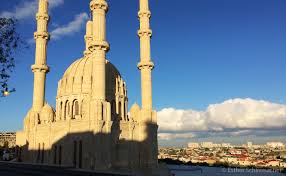Aserbaidschan ist ein staat in vorderasien mit rund 10 millionen einwohnern. Aserbaidschan Erleben Eine Aufregende Reise Nach Baku Esther S Travel Guide