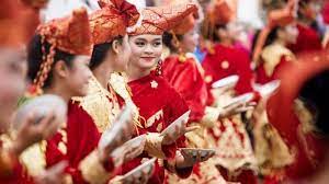 Sistem matriakal yang ditunjangi adat itu kebetulan bersamaan dengan amalan matriakal orang tempatan. Feminisme Nusantara Dalam Adat Perpatih Hanafi Qasim Ahmad Alternatif