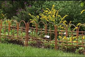 Pin By Pancho Bolibar On Borders And Garden Edgings Decorative Garden Fencing Garden Fencing Fenced Vegetable Garden