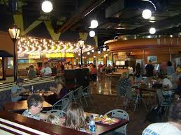 There is a food court in the main building that gets really busy at mealtimes. Restaurant Picture Of Disney S All Star Movies Resort Orlando Tripadvisor