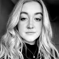 Amber Housley's Instagram, Twitter & Facebook