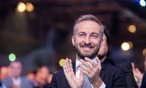 He is known for his work on neo magazin (2013), die unwahrscheinlichen. Meine Oma Liegt Seit Vorgestern Im Koma Bohmermann Lasst Kinder Gegen Corona Leugner Singen Rt De
