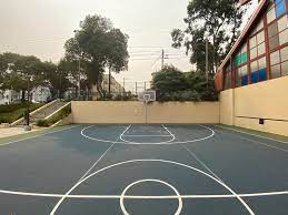 Games are capped at 12 and held at schools and rec centers all over the city. Open Basketball Courts In San Francisco Right Now Squadz