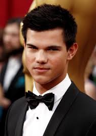 El actor Taylor Lautner estuvo de rumba con el modelo gay Murray Swanby