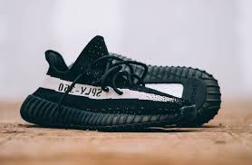 Black And Gold Yeezy Yeezy Boost 350 V2 Black White Sneakers Platform Sneakers Adidas Yeezy Boost 350 V2