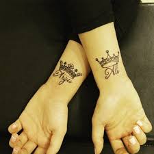 Namen Tatowierungen Um Ihre Liebe In Der Art Zu Verewigen Mode Blog Disenos De Tatuaje Para Parejas Tatuajes Inspiradores Tatuaje Novios