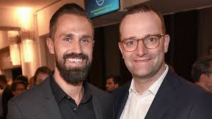 In häuslicher Isolation": Auch Spahns Ehemann ist mit Corona infiziert