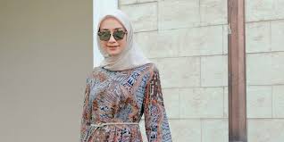 Lalu, apa sajakah ootd hijab ala selebgram terbaru yang bisa menjadi salah satu penunjang gaya fashion hijabmu? Trik Padukan Belt Dengan Hijab Outfit Ala Selebgram Mega Iskanti Hijab Dream Co Id