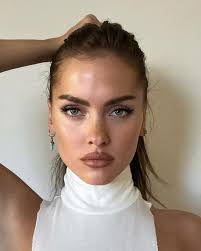 Barbara Moreland's Instagram, Twitter & Facebook