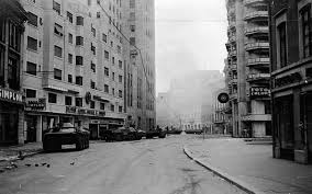 O tragedie ce pare similară masacrului de la otopeni, când militari de la câmpina trimişi să apere aeroportul au fost împuşcaţi, a fost evitată acum 30 de ani, la cluj. RevoluÈia 23 Decembrie Buletin De BucureÈti