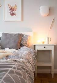 Blumen sind natürlich auch willkommen! 10 Tipps Fur Ein Ruhiges Schlafzimmer Wohnlichst