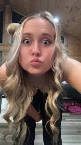 Kristi Waldron's Instagram, Twitter & Facebook