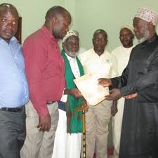 Nateete Muslim leaders hand over land title to Mufti Mubajje | Monitor